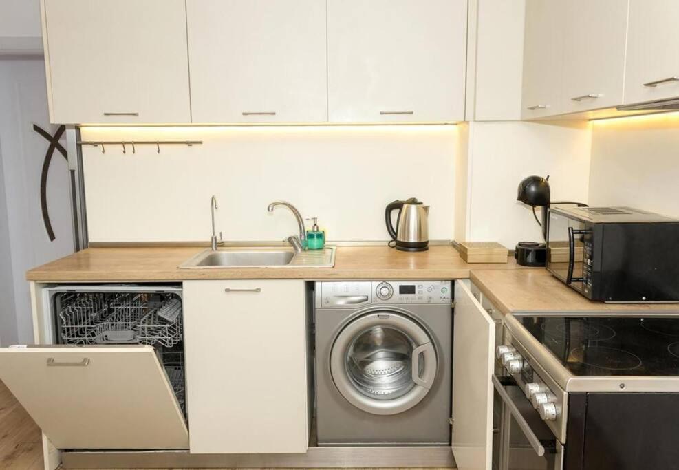 Modern Bright Apartment Close To City Center And Grand Mall Varna Ngoại thất bức ảnh