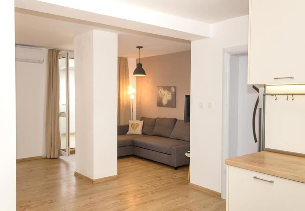 Modern Bright Apartment Close To City Center And Grand Mall Varna Ngoại thất bức ảnh