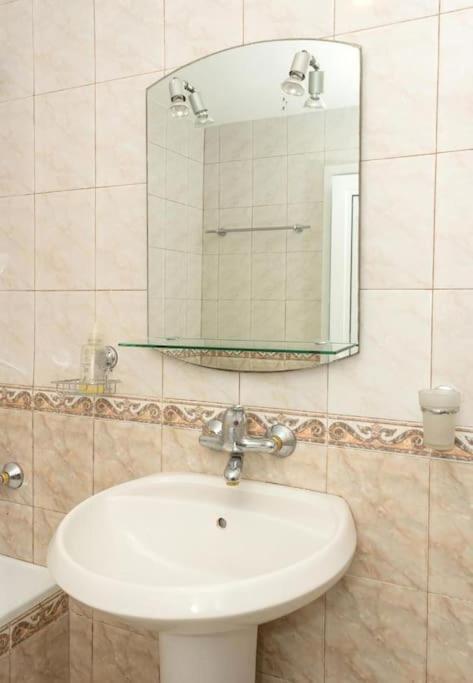 Modern Bright Apartment Close To City Center And Grand Mall Varna Ngoại thất bức ảnh